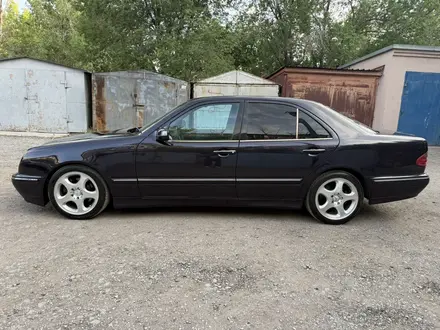 Mercedes-Benz E 280 2000 года за 3 990 000 тг. в Караганда – фото 4