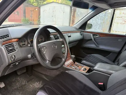 Mercedes-Benz E 280 2000 года за 3 990 000 тг. в Караганда – фото 23