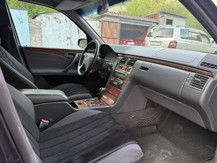Mercedes-Benz E 280 2000 года за 3 990 000 тг. в Караганда – фото 26