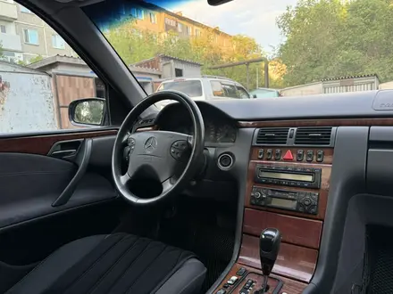 Mercedes-Benz E 280 2000 года за 3 990 000 тг. в Караганда – фото 28