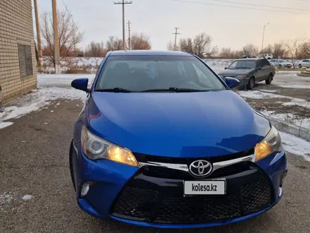 Toyota Camry 2017 года за 6 500 000 тг. в Актобе – фото 13