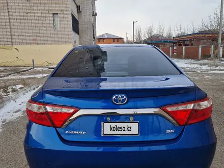 Toyota Camry 2017 года за 6 500 000 тг. в Актобе – фото 16