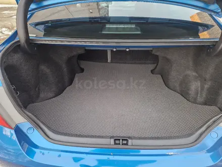 Toyota Camry 2017 года за 6 500 000 тг. в Актобе – фото 21