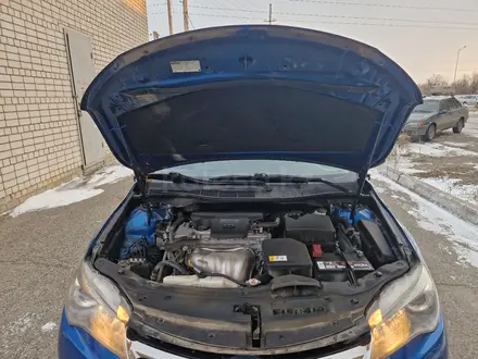 Toyota Camry 2017 года за 6 500 000 тг. в Актобе – фото 23