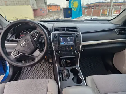 Toyota Camry 2017 года за 6 500 000 тг. в Актобе – фото 9