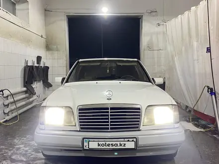 Mercedes-Benz E 280 1993 года за 2 400 000 тг. в Семей – фото 3