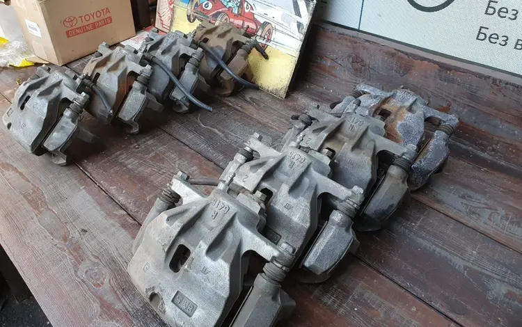 Передние суппорта Lexus RX300 за 45 000 тг. в Алматы