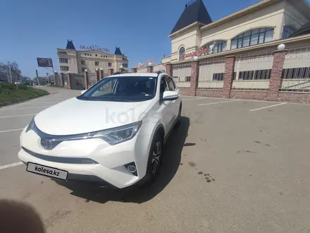 Toyota RAV4 2017 года за 12 490 000 тг. в Алматы