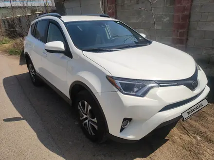 Toyota RAV4 2017 года за 12 490 000 тг. в Алматы – фото 40