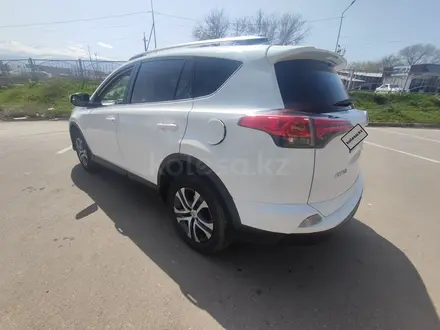 Toyota RAV4 2017 года за 12 490 000 тг. в Алматы – фото 54