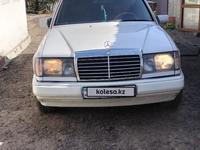 Mercedes-Benz E 300 1992 года за 2 000 000 тг. в Астана