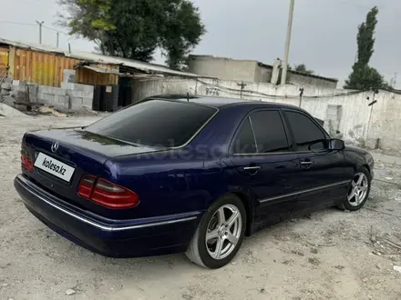 Mercedes-Benz E 320 2000 года за 4 400 000 тг. в Тараз – фото 3