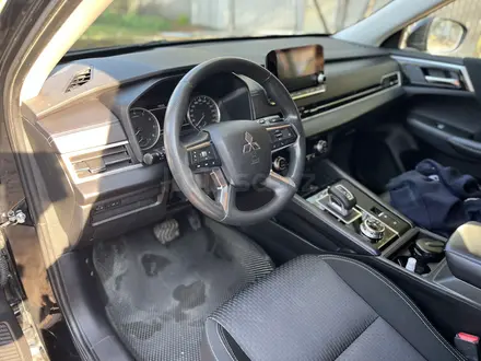 Mitsubishi Outlander 2023 года за 12 990 000 тг. в Петропавловск – фото 13