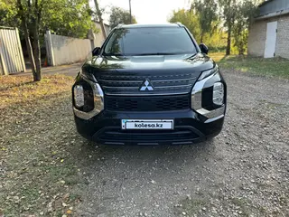 Mitsubishi Outlander, 2023