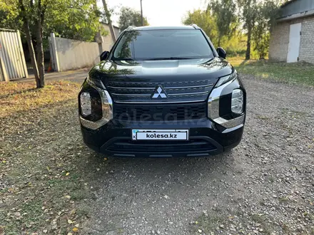 Mitsubishi Outlander 2023 года за 12 990 000 тг. в Петропавловск