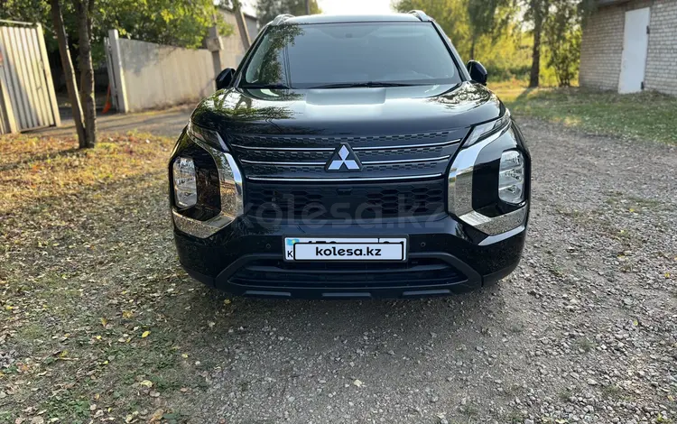 Mitsubishi Outlander 2023 года за 12 990 000 тг. в Петропавловск