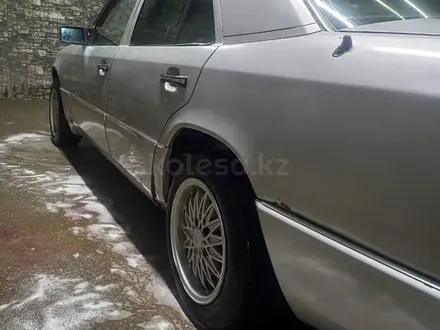 Mercedes-Benz E 230 1992 года за 950 000 тг. в Туркестан – фото 11