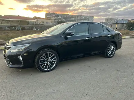 Toyota Camry 2017 года за 8 900 000 тг. в Уральск – фото 3