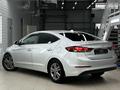 Hyundai Elantra 2018 годаfor7 090 000 тг. в Астана – фото 4