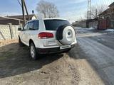 Volkswagen Touareg 2005 года за 5 500 000 тг. в Алматы – фото 4