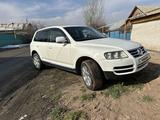 Volkswagen Touareg 2005 года за 5 500 000 тг. в Алматы – фото 2