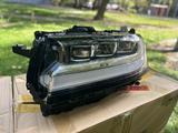 Передние фары на Land Cruiser 300 от полной комплектации. за 1 500 000 тг. в Алматы – фото 4