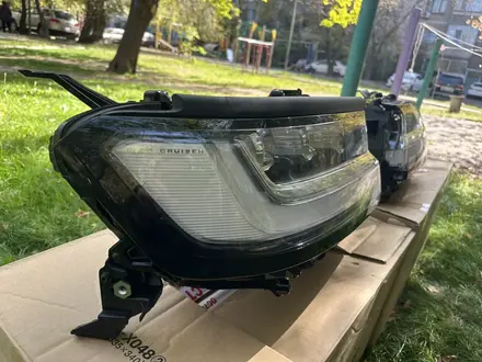 Передние фары на Land Cruiser 300 от полной комплектации за 1 200 000 тг. в Алматы – фото 2