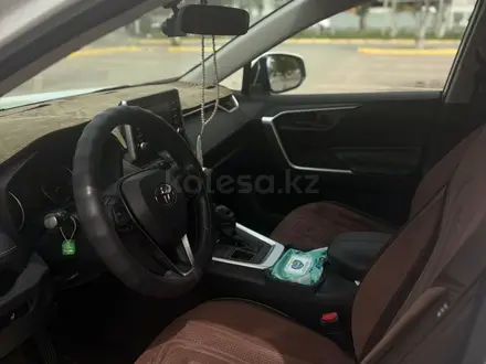 Toyota RAV4 2021 года за 14 800 000 тг. в Актобе – фото 11