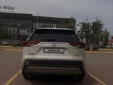 Toyota RAV4 2021 года за 15 200 000 тг. в Актобе – фото 5