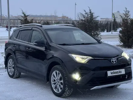 Toyota RAV4 2019 года за 12 400 000 тг. в Уральск – фото 3