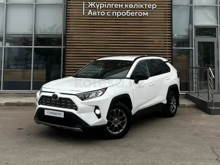 Toyota RAV4 2020 года за 14 900 000 тг. в Актау