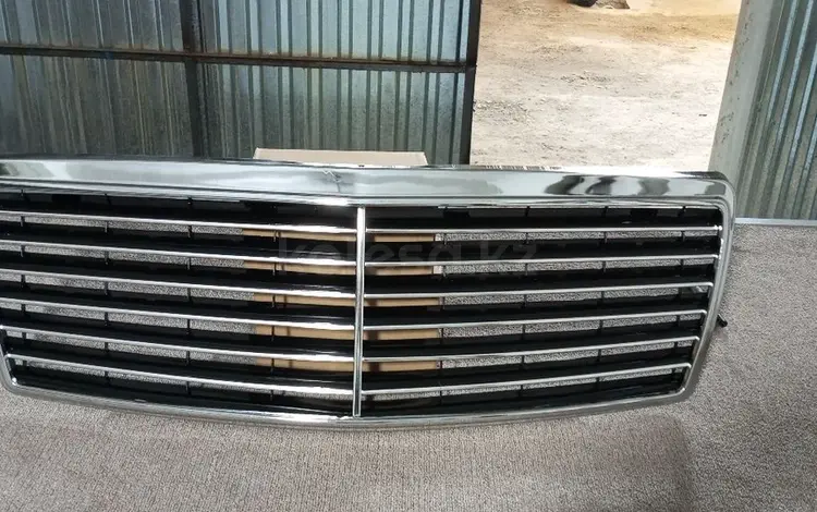Решетка радиатора на Mercedes Benz s280 (140) за 18 000 тг. в Алматы