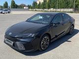 Toyota Camry Luxe 2025 годаүшін23 190 000 тг. в Актобе – фото 2