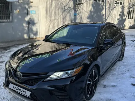 Toyota Camry 2019 года за 13 700 000 тг. в Алматы – фото 3