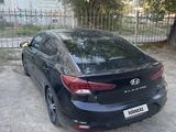 Hyundai Elantra 2019 года за 4 500 000 тг. в Атырау – фото 2