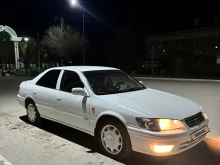 Toyota Camry 2000 года за 3 200 000 тг. в Жосалы – фото 2