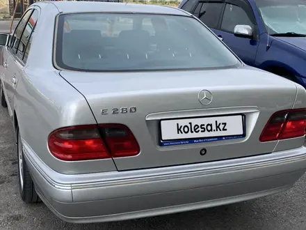 Mercedes-Benz E 280 2000 года за 5 400 000 тг. в Шымкент – фото 25