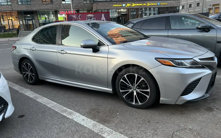 Toyota Camry 2018 года за 10 500 000 тг. в Астана