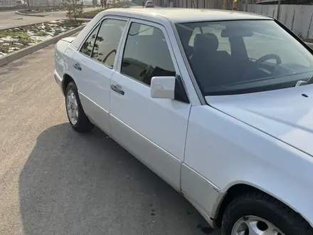 Mercedes-Benz E 230 1992 года за 850 000 тг. в Алматы – фото 4