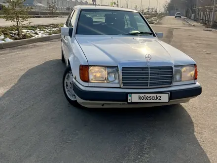 Mercedes-Benz E 230 1992 года за 850 000 тг. в Алматы