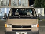 Volkswagen Caravelle 1992 годаүшін2 100 000 тг. в Тараз