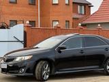 Toyota Camry 2013 года за 8 500 000 тг. в Актобе – фото 2