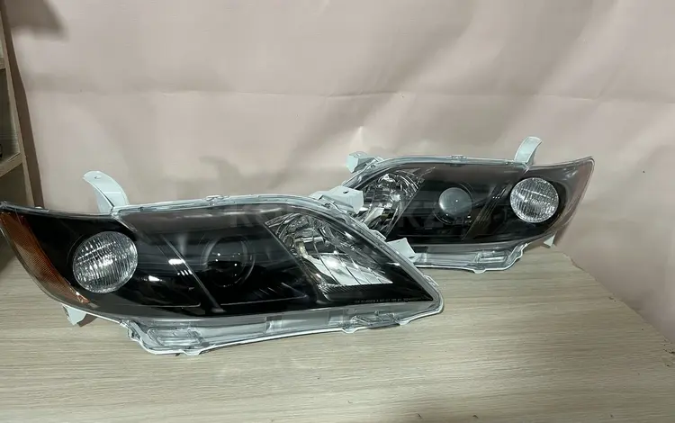 Передние фары — Toyota Camry 40 2006-2009 USA SE комплект за 45 000 тг. в Алматы