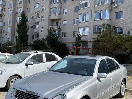 Mercedes-Benz E 240 2002 года за 3 300 000 тг. в Актобе – фото 4