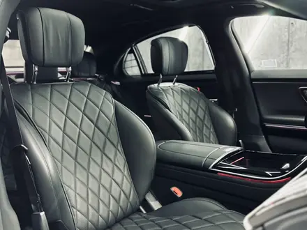 Mercedes-Benz S 580 2023 года за 64 900 000 тг. в Алматы – фото 14