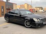 Mercedes-Benz E 500 2004 года за 3 600 000 тг. в Атырау – фото 2