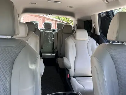 Kia Carnival 2021 года за 15 900 000 тг. в Шымкент – фото 6