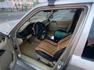 Mercedes-Benz E 230