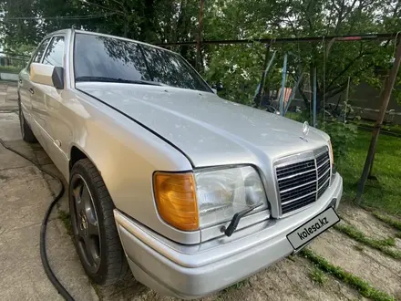 Mercedes-Benz E 280 1993 года за 2 000 000 тг. в Алматы – фото 2