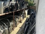 Двери передние задние Мерседес за 1 000 тг. в Алматы